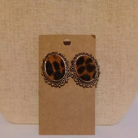 VINTAGE Animal Print Pendant Cord Round Gold Tone Necklace Earrings Set - Picture 3 of 6